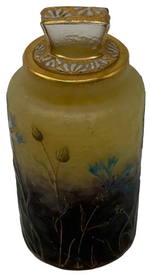 Laden Sie das Bild in den Galerie-Viewer, Daum Nancy Deckeldose aus alabasterfarbenem Glas & Vergoldetem Deckel