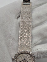 Laden Sie das Bild in den Galerie-Viewer, Piaget Damenuhr 26mm - 18K Weißgold Diamantlünette - Ref.: 9804 A6
