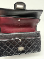 Laden Sie das Bild in den Galerie-Viewer, Chanel Handtasche Vintage Look, Kaviarleder, Überschlagtasche

