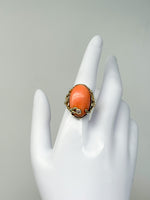 Laden Sie das Bild in den Galerie-Viewer, 14K Gelbgold Ring mit Koralle und Diamanten
