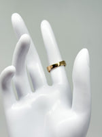 Laden Sie das Bild in den Galerie-Viewer, 750er Gelbgold Ring mit Diamanten
