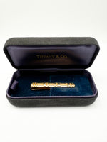Laden Sie das Bild in den Galerie-Viewer, Atlas Krawattennadel Tiffany &amp; Co 750er Gelbgold
