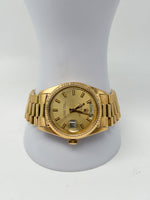 Laden Sie das Bild in den Galerie-Viewer, ROLEX Oyster Perpetual Day-Date 1803 18K
