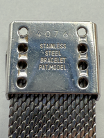 Laden Sie das Bild in den Galerie-Viewer, Omega Genève 136.041
