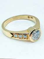 Laden Sie das Bild in den Galerie-Viewer, Ring 585er Gelbgold mit Diamanten
