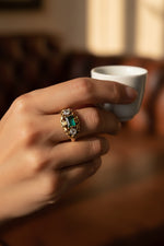 Laden Sie das Bild in den Galerie-Viewer, Antiker Damenring - Smaragd und Diamant - 14K Gelbgold
