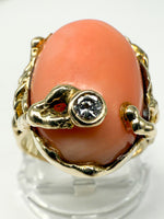Laden Sie das Bild in den Galerie-Viewer, 14K Gelbgold Ring mit Koralle und Diamanten
