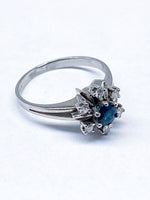 Laden Sie das Bild in den Galerie-Viewer, Ring 585er Weißgold mit Diamanten und Saphir
