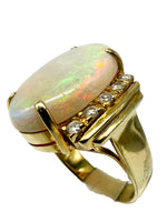 Laden Sie das Bild in den Galerie-Viewer, Ring 750er Gelbgold mit Opal und Diamanten
