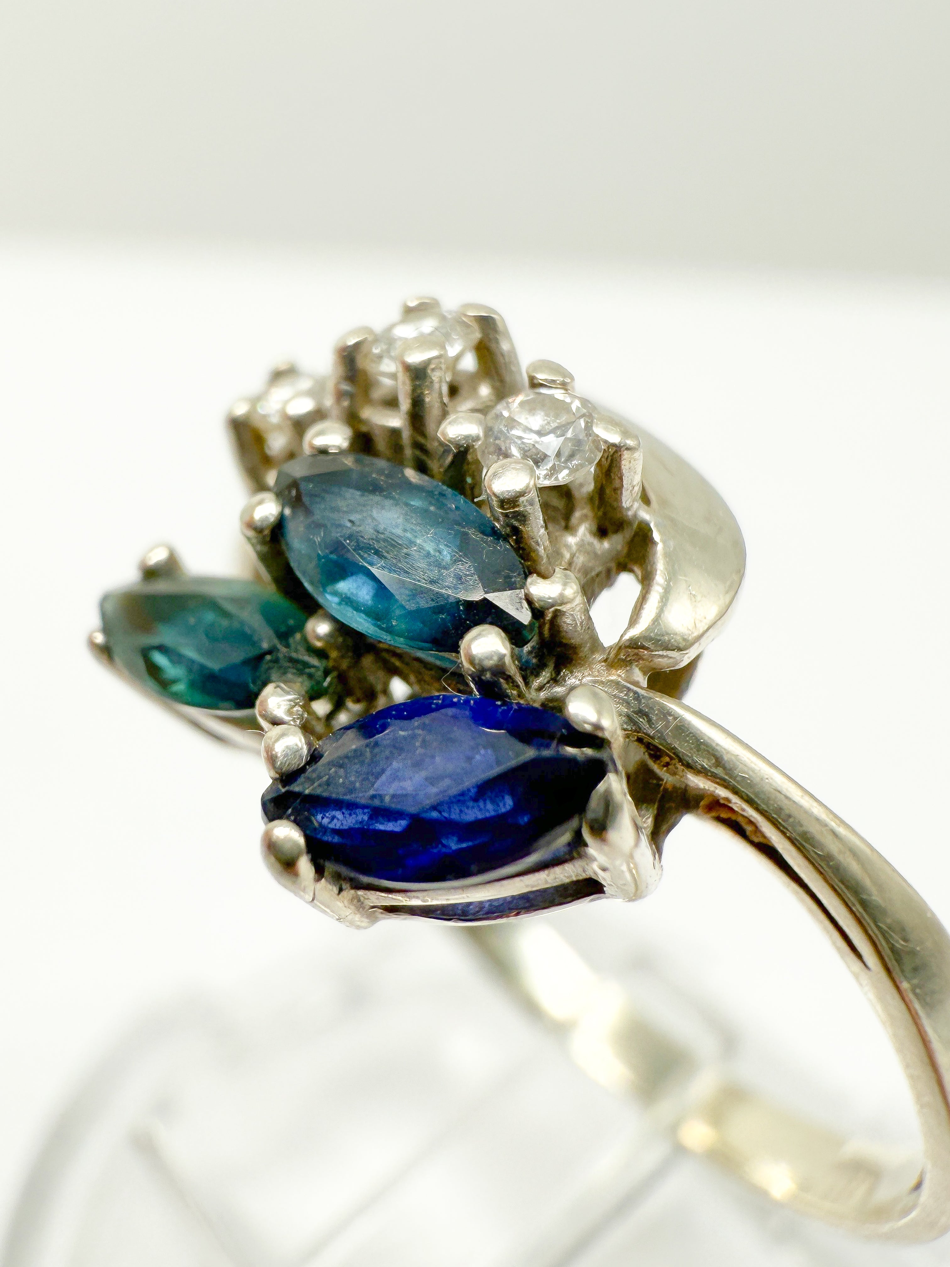 Ring 333er Weißgold mit Diamanten und Saphir