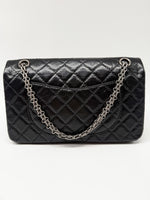 Laden Sie das Bild in den Galerie-Viewer, Chanel Handtasche Vintage Look, Kaviarleder, Überschlagtasche
