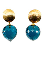 Laden Sie das Bild in den Galerie-Viewer, 585er Gelbgold Ohrringe mir blauem Topas
