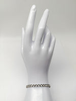 Laden Sie das Bild in den Galerie-Viewer, 750er Weißgold Tennisarmband mit Diamanten
