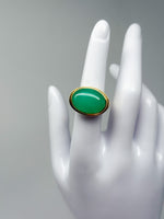 Laden Sie das Bild in den Galerie-Viewer, 900er Gelbgold Ring mit Chrysopras
