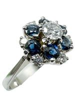 Laden Sie das Bild in den Galerie-Viewer, 585er Weißgold Ring mit einem Saphir und Diamanten
