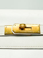 Laden Sie das Bild in den Galerie-Viewer, Hermes Kelly 28 Handtasche - weiß, gold Hardware
