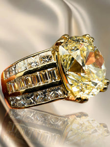 750er Gelbgold Bandring mit großem Diamanten
