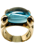 Laden Sie das Bild in den Galerie-Viewer, 585er Gelbgold Ring mit einem 9,4ct Aquamarin
