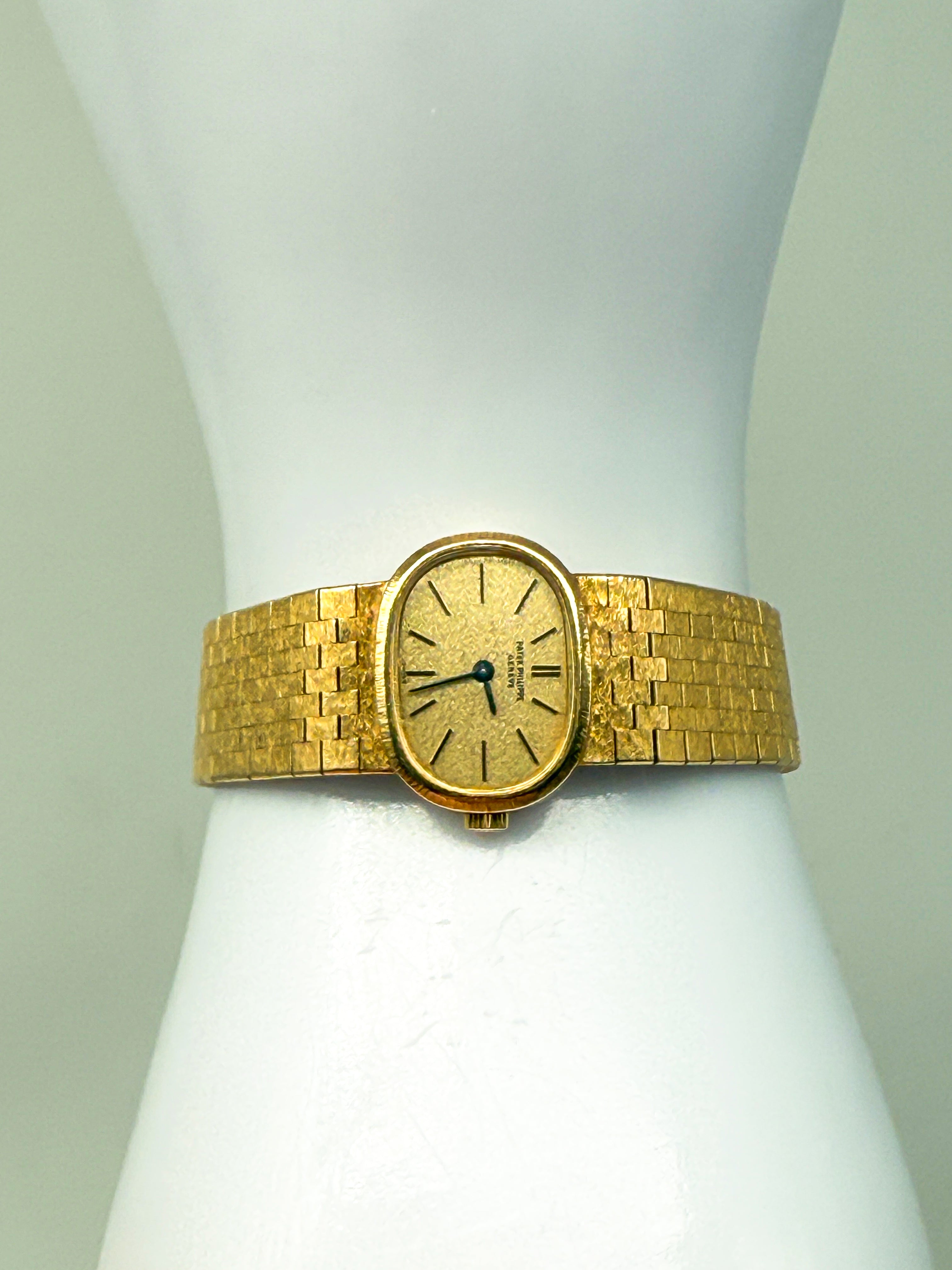 PATEK PHILIPPE Ellipse 18k Gelbgold Damen Armbanduhr 3373/1