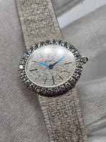 Laden Sie das Bild in den Galerie-Viewer, Piaget Damenuhr 26mm - 18K Weißgold Diamantlünette - Ref.: 9804 A6
