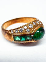 Laden Sie das Bild in den Galerie-Viewer, 750er Gelbgold Ring mit Diamanten und Smaragd
