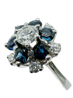Laden Sie das Bild in den Galerie-Viewer, 585er Weißgold Ring mit einem Saphir und Diamanten
