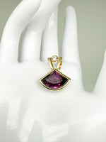 Laden Sie das Bild in den Galerie-Viewer, 585er Gelbgold Anhänger mit Amethyst und Diamanten; Zertifikat vorhanden
