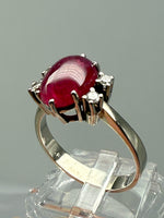 Laden Sie das Bild in den Galerie-Viewer, Gelbgold Ring aus 585er mit Rubin und Diamanten
