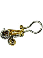 Laden Sie das Bild in den Galerie-Viewer, 750er Gelbgold/Weißgold Ohrringe mit Diamanten
