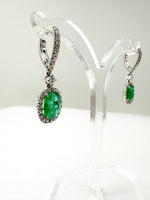 Laden Sie das Bild in den Galerie-Viewer, 750er Ohrringe Weißgold mit brasilianischen Smaragden und Diamanten
