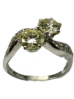 Laden Sie das Bild in den Galerie-Viewer, 585er Weißgold Ring mit Diamanten
