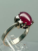 Laden Sie das Bild in den Galerie-Viewer, Gelbgold Ring aus 585er mit Rubin und Diamanten
