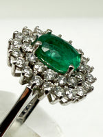 Laden Sie das Bild in den Galerie-Viewer, Ring 750er Weißgold mit Diamanten und Smaragd
