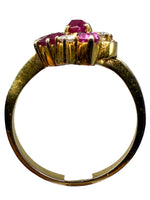 Laden Sie das Bild in den Galerie-Viewer, 333er Gelbgold Ring mit Rubinen und Diamanten
