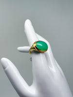 Laden Sie das Bild in den Galerie-Viewer, 900er Gelbgold Ring mit Chrysopras
