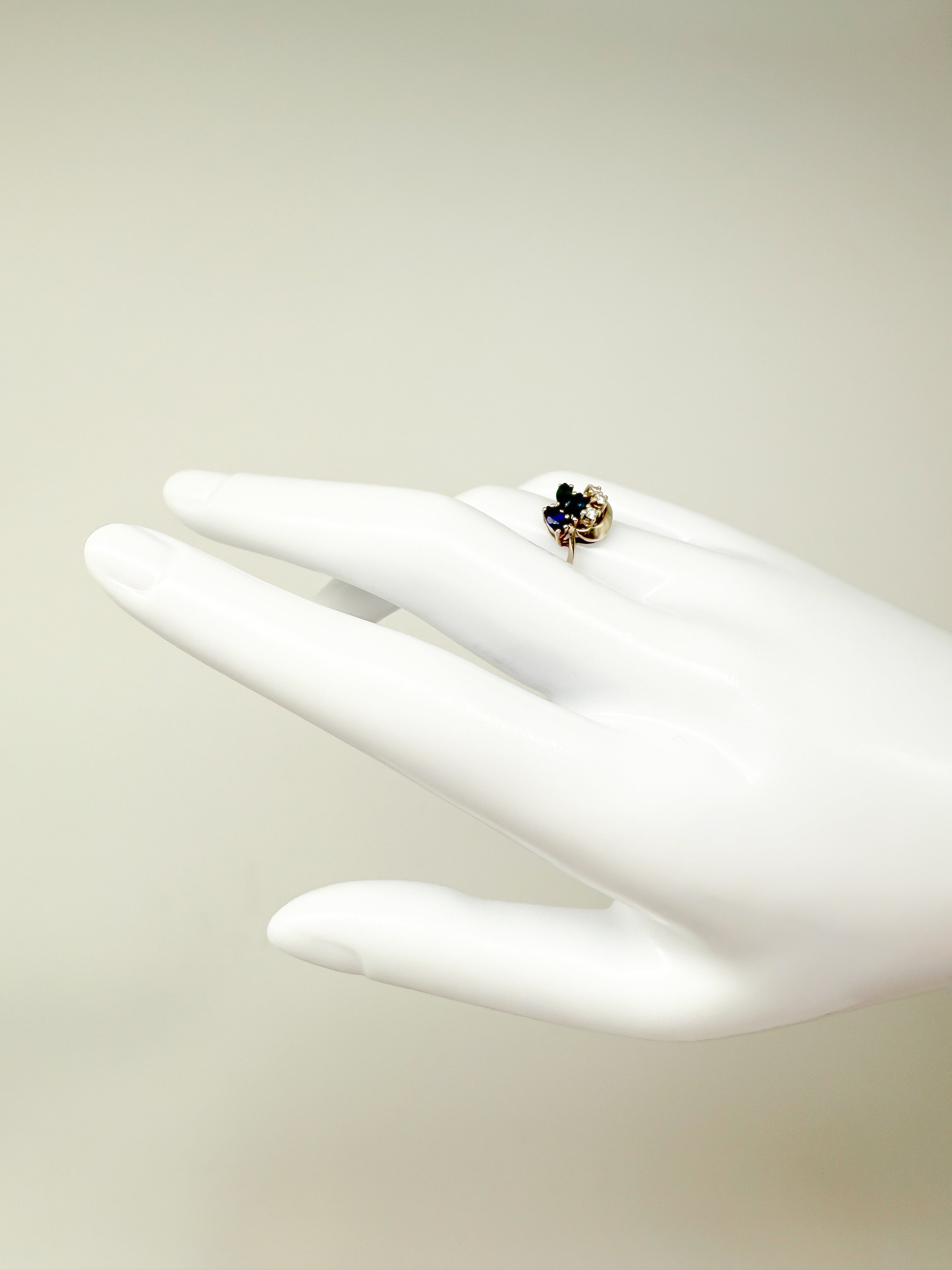 Ring 333er Weißgold mit Diamanten und Saphir