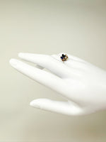 Laden Sie das Bild in den Galerie-Viewer, Ring 333er Weißgold mit Diamanten und Saphir
