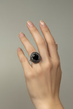 Laden Sie das Bild in den Galerie-Viewer, 585er Weißgold Ring mit Saphiren
