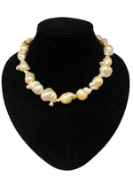 Laden Sie das Bild in den Galerie-Viewer, Collier 750er Gelbgold mit Perlen
