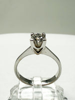 Laden Sie das Bild in den Galerie-Viewer, Ring 750er Weißgold mit Diamanten
