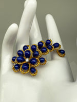Laden Sie das Bild in den Galerie-Viewer, 750er Gelbgold Brosche aus Lapislazuli mit Diamanten
