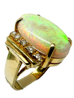 Laden Sie das Bild in den Galerie-Viewer, Ring 750er Gelbgold mit Opal und Diamanten
