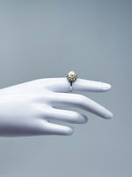 Laden Sie das Bild in den Galerie-Viewer, 585er Weißgold Ring mit Perle und Diamanten

