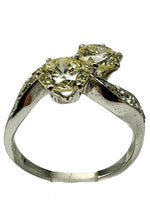 Laden Sie das Bild in den Galerie-Viewer, 585er Weißgold Ring mit Diamanten
