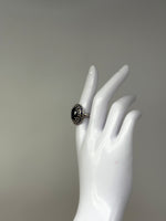 Laden Sie das Bild in den Galerie-Viewer, 585er Weißgold Ring mit Saphiren
