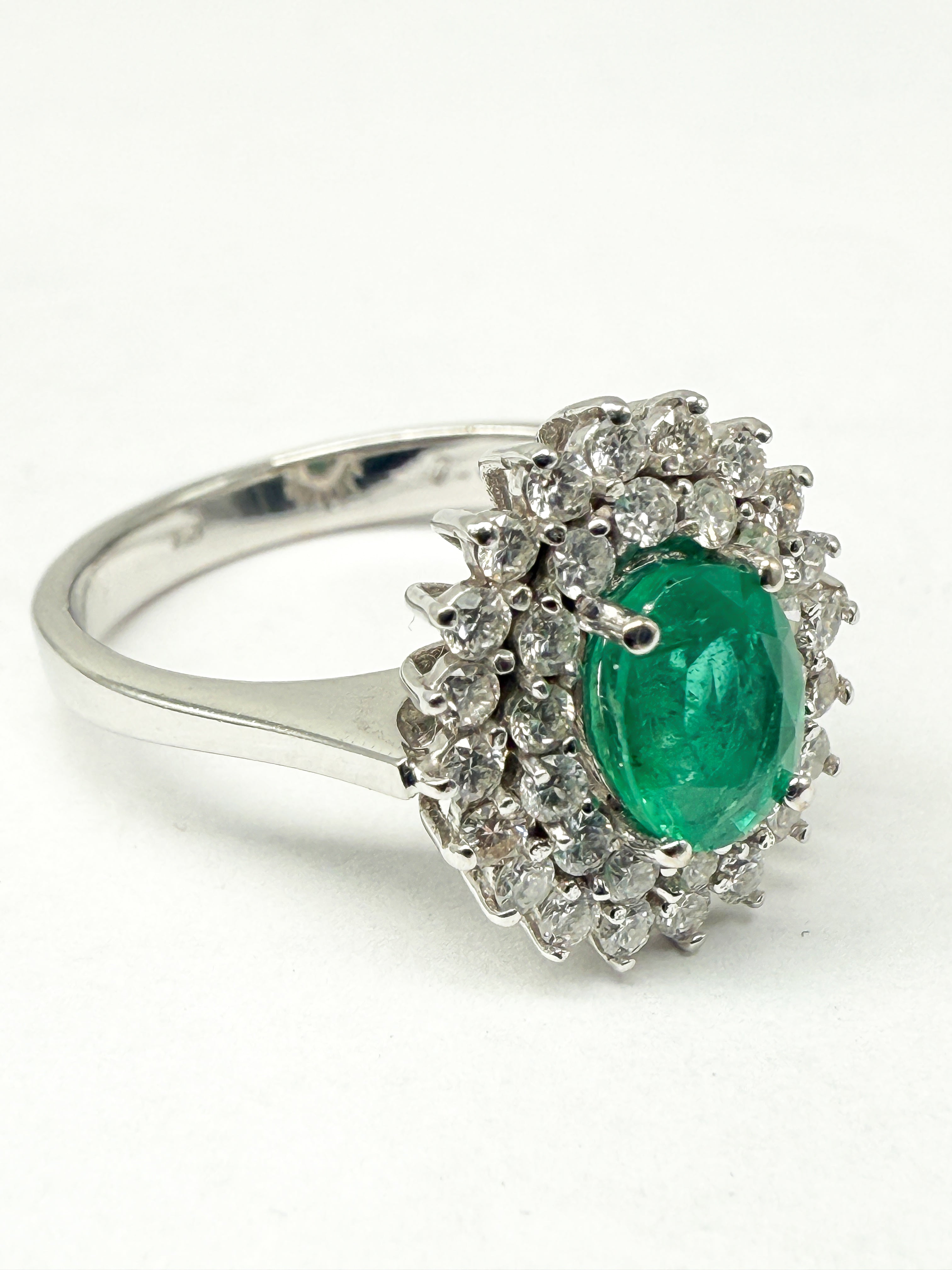Ring 750er Weißgold mit Diamanten und Smaragd