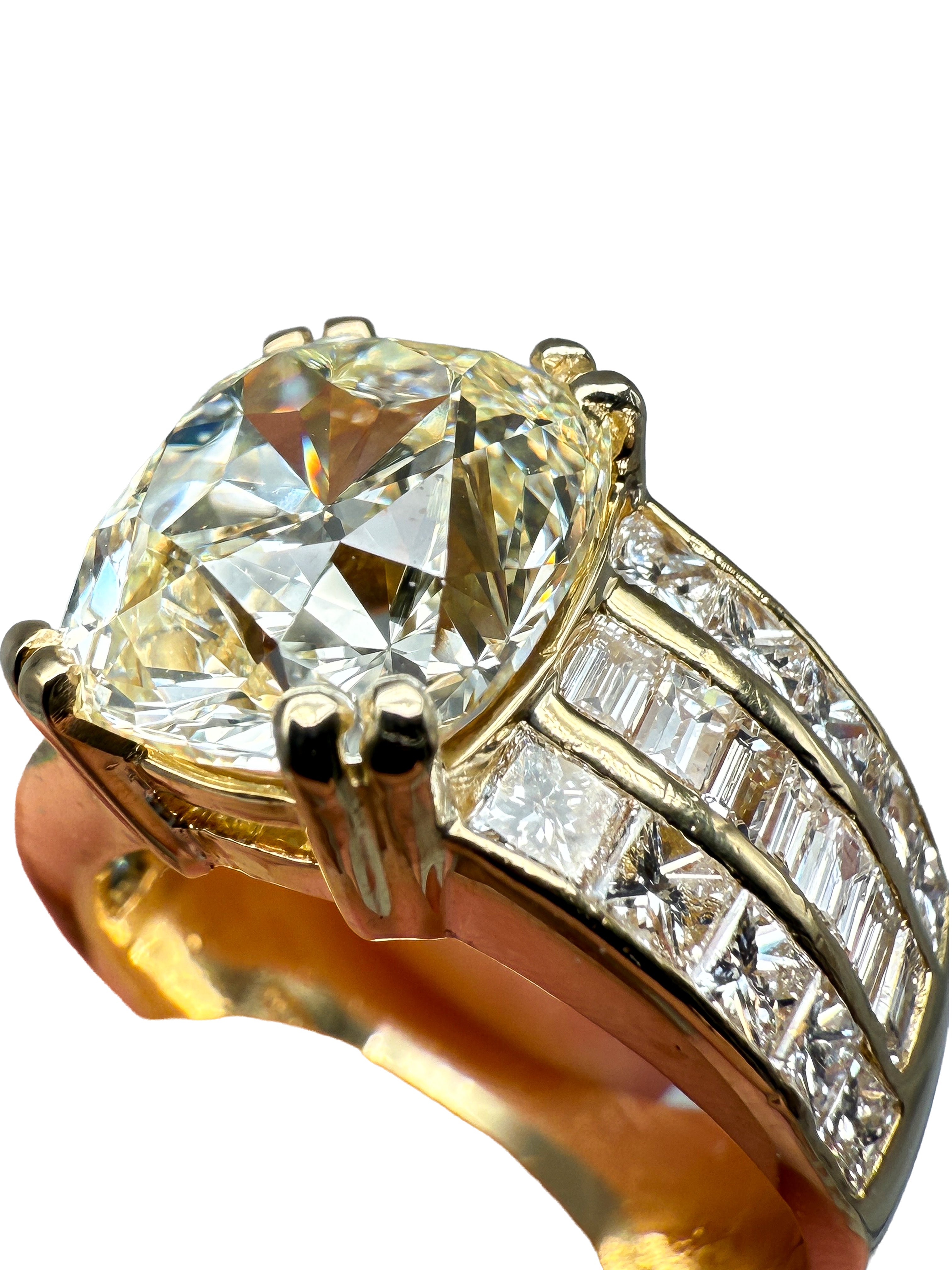 750er Gelbgold Bandring mit großem Diamanten