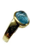 Laden Sie das Bild in den Galerie-Viewer, Ring 585er Gelbgold mit Aquamarin und Diamanten
