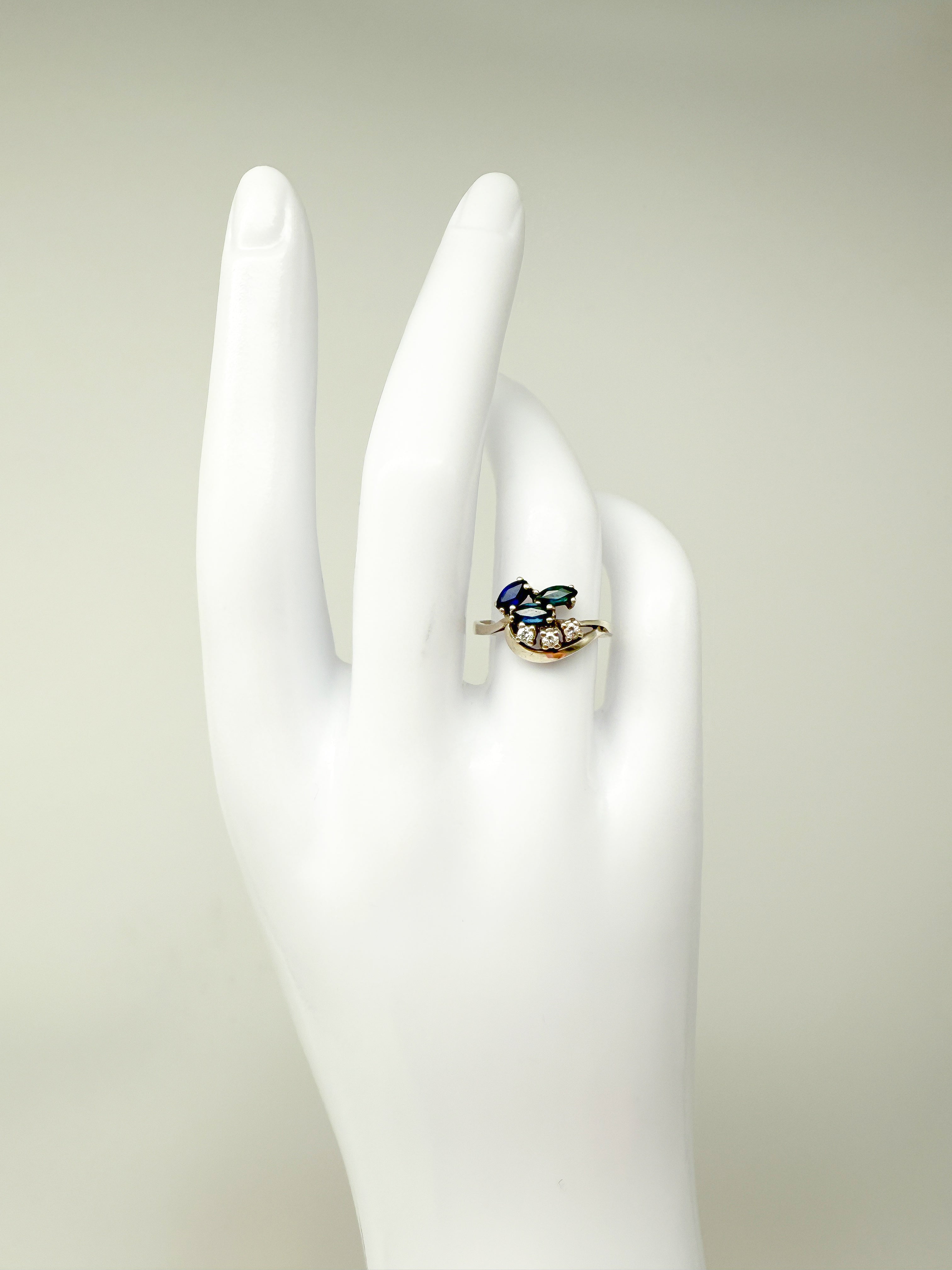Ring 333er Weißgold mit Diamanten und Saphir