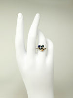 Laden Sie das Bild in den Galerie-Viewer, Ring 333er Weißgold mit Diamanten und Saphir
